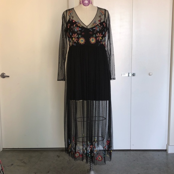 Black Lace Floral Maxi Dress - Picture 3 of 8